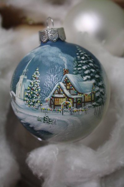 Sfera natalizia dipinta a mano - Neve e luci di Natale Sfera natalizia dipinta a mano - Neve e luci di Natale