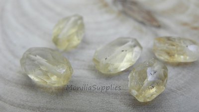 FUORI TUTTO Lotto 24 perle di quarzo citrino da 8,10 mm, 33 pezzi FUORI TUTTO Lotto 24 perle di quarzo citrino da 8,10 mm, 33 pezzi