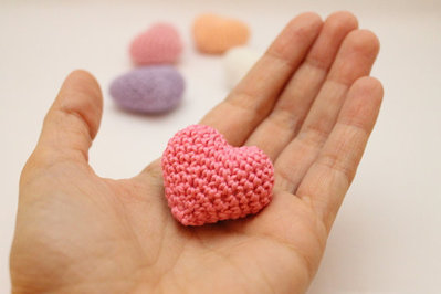 5 cuori amigurumi bianco pesca rosa magenta lavanda 5 cuori amigurumi bianco pesca rosa magenta lavanda