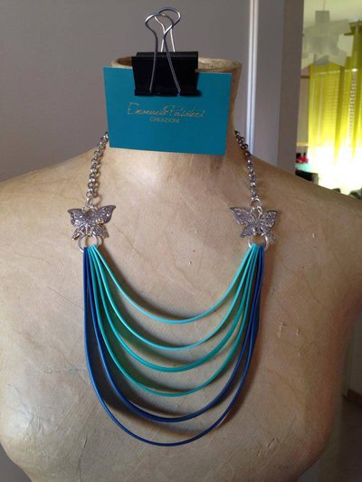 Collana con pvc e farfalle Collana con pvc e farfalle