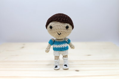 Calciatore amigurumi uncinetto (realizzabile su ordinazione) Calciatore amigurumi uncinetto (realizzabile su ordinazione)