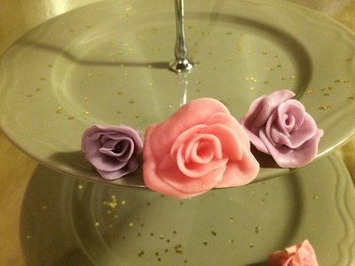 Alzatina per dolci con decorazioni in pasta di mais per la casa ... Cucina alzatina decorazione