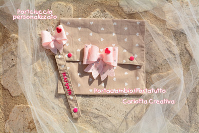 Set Nascita Fiocco e cuoricini / Portacambio - portatutto e portaciuccio Set Nascita Fiocco e cuoricini / Portacambio - portatutto e portaciuccio