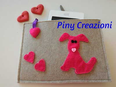 Astuccio di feltro porta ebook, porta accessori con cagnolino. Astuccio di feltro porta ebook, porta accessori con cagnolino.