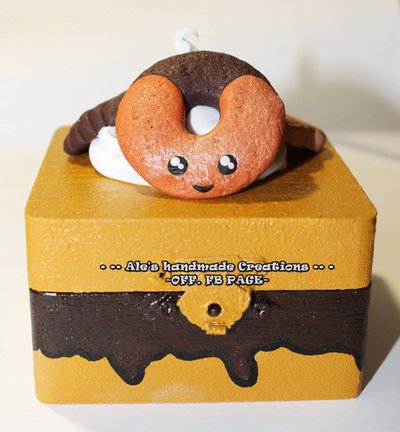 Scatolina portatutto in legno con Fimo e Silicone. Scatolina portatutto in legno con Fimo e Silicone.