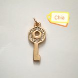 1 charm chiave dorato con strass 30x13mm