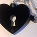 (419) Ciondolo cuore con serratura in plexiglass con collana fina