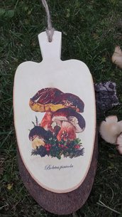 Tagliere in legno con immagine vintage funghi
