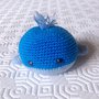 Balena azzurra amigurumi fatta a mano all'uncinetto 