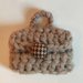 Portachiavi borsetta in lana color tortora realizzata ad uncinetto