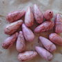 13 Perle diaspro rosa con venature a goccia 28x13 mm.