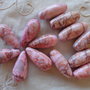 13 Perle diaspro rosa con venature 6 a goccia 28×13 mm. e 7 a cilindro 29x12 mm.