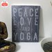 Targhetta in legno "Peace, Love and Yoga"