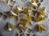 20 Copriperle in filigrana dorata a forma di cono, 17x16 mm, servono anche come terminali
