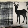 Grande cuscino patchwork con cervo in velluto e lana mohair fatto a mano