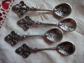 4 Cucchiaini in Metallo color argento 6 cm.