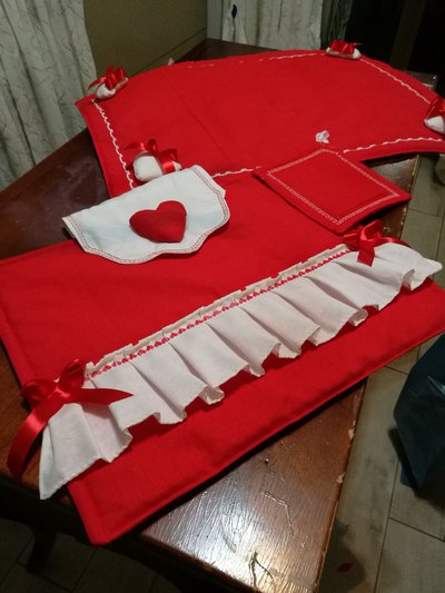Set da cucina copri forno, copri fuochi e presina rosso e bianco Set da cucina copri forno, copri fuochi e presina rosso e bianco
