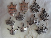10 Ciondoli Corone 5 modelli diversi in metallo color argento 