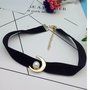 Collarino choker velluto luna e perla