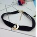 Collarino choker velluto luna e perla