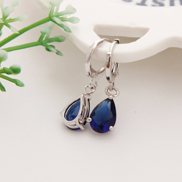 Orecchini A Fiore Bianco Con Zirconia Blu Zaffiro - Eleganti Da Donna