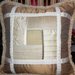 Cuscino in seta a piccoli quadri patchwork, fatto a mano, con passamaneria