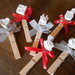 Chiudi pacco natalizi con mollette in legno e gessetti profumati , 10 soggetti assortiti.
