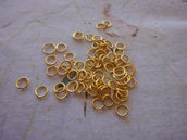 200 anelli color oro da 6 mm.