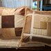 Cuscino in seta a grossi quadri patchwork fatto a mano, con passamaneria
