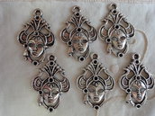 6 Ciondoli Maschera Veneziana in metallo color argento 31x21 mm.