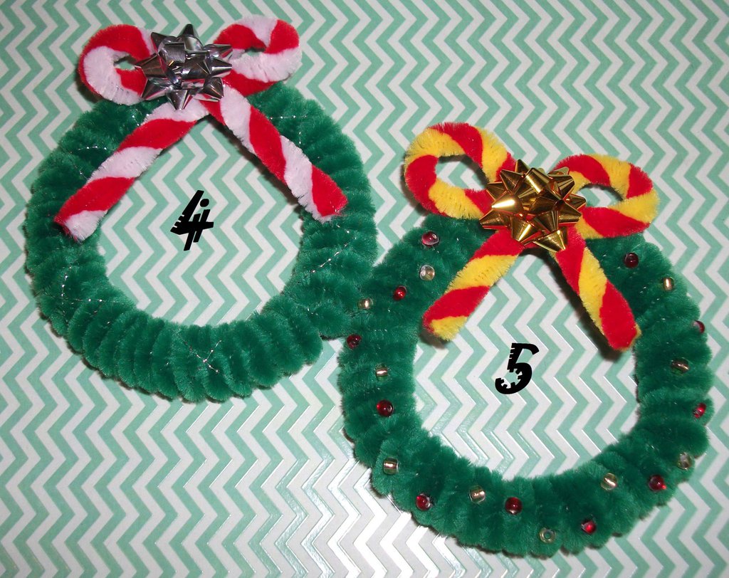 Ghirlanda natalizia Down Home, fiocco scozzese, pino e bacche, ghirlanda per decorazioni per la casa, decorazioni per le feste della porta d'ingresso - Italia