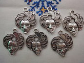6 Ciondoli Maschera Veneziana in metallo color argento 26x22 mm.