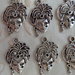 6 Ciondoli Maschera Veneziana in metallo color argento 30x19 mm.