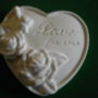 Su ordinazione  Cuore in gesso -gessetto a forma di cuore,con rose e scritta "love for ever" bomboniera-segnaposto 3 Pezzi