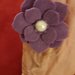 Anello  tondo regolabile con feltro fiore viola con perla