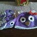 Scarpine crochet tipo sportivo in lana lilla con cuffietta gufetta.