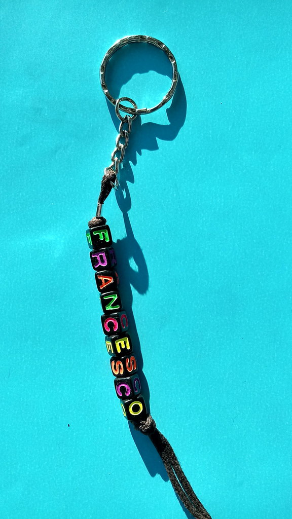 Portachiavi Personalizzato Con Nome Ed Età Incisi Al Laser - Idea Regalo Originale Per Compleanno In Alluminio Cromato 50x30mm