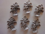 6 Ciondoli Palme in metallo color argento 18x13mm.