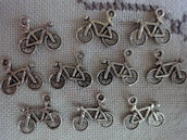 10 Ciondoli Bici in metallo color argento 16x14mm.