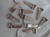 10 Ciondoli Segacci in metallo color argento 23x9 mm.