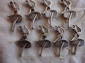 8 Ciondoli Ballerine in metallo color argento 25x14mm.