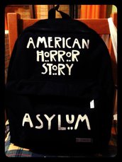 Zaino in tela dipinto a mano a tema "American Horror Story : Asylum".