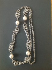 Collana lunga con perle