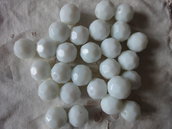 27 Perle Bianche Sfaccettate 14 mm.
