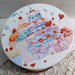 alzatina  per dolci diametro 20 cm in porcellana dipinta a mano , con soggetto torte e cupcake