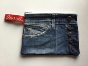 Pochette in jeans riciclato