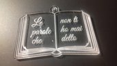 (476) ciondolo libro plexiglass trasparente con incisione