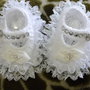 Scarpine da culla bambina neonato eleganti battesimo in lana bianca fatte a mano