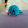 Portachiavi o magnete Balenina amigurumi