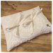 Cuscino per fedi in lino bianco avorio decorato con pizzo vintage A